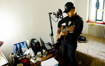 地铁男孩胡忠军:有梦想的地方不拥挤”