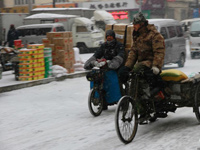 �������ں�ͻ����ѩ��