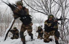 �侯սʿ����ѩ������æ��