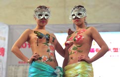 人体彩绘亮相沈阳春季车展”