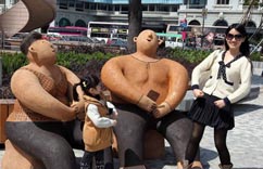 香港艺术广场举办雕塑展”