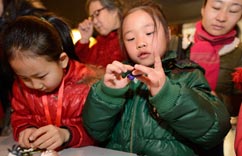 内蒙古小学生制作“软陶马””