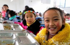 华蓥山区留守娃吃上营养午餐”