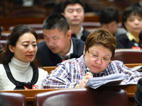 韩红参加政协全体会议”