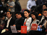 “三八节”女记者不离岗位”