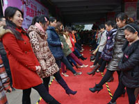 无锡百余女性争夺“高跟鞋女王””