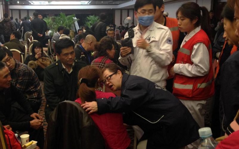 马航失联航班乘客亲属焦急等待新消息”