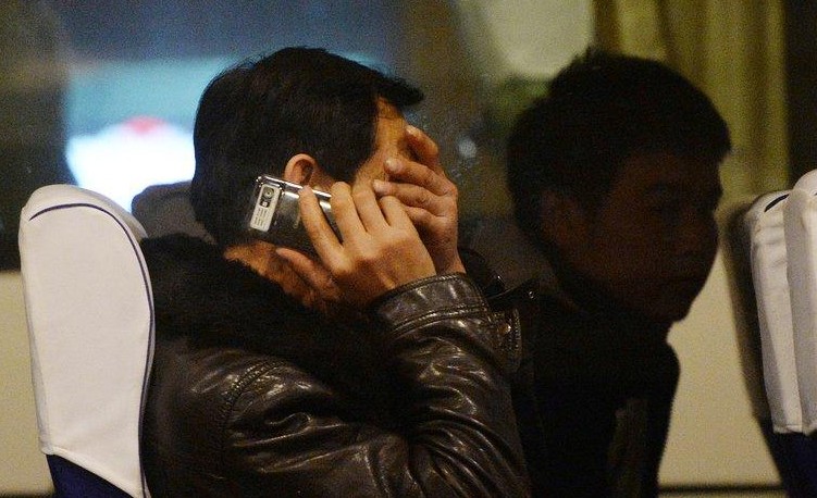 首批失联航班乘客家属启程赴吉隆坡”