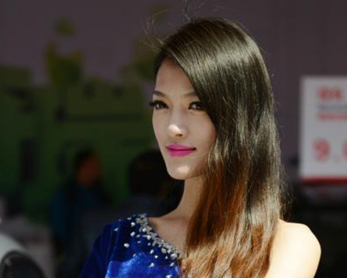 苏州购车节美女模特助兴聚人气”