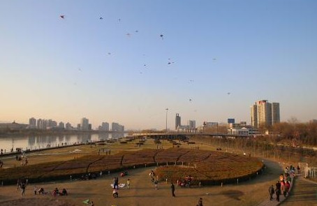 ɽ��̫ԭ����һ��������ֽ��賤�ա�