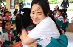 伊能静为从化高平小学生授课”