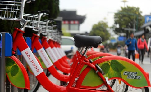 扬州推出首个公共自行车服务系统 绿色出行成新风尚”