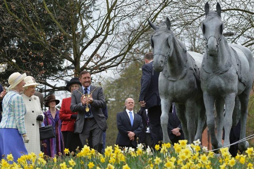 Ӣ�ʼ�������ƥ�����Ļ Ů��Я�����������ࡱ