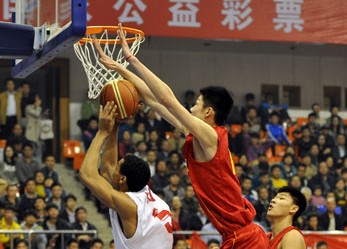 国青年男篮争霸赛落幕 美国险胜中国获总冠军”