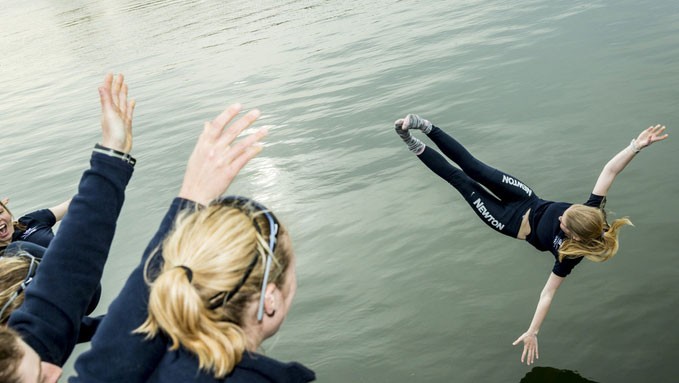 ��ͳ��ͧ�Կ���ţ��ʤ���� Ů��Ա���������ʤ��ϲ�á�