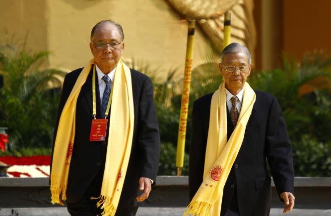 中国国民党中评委主席团主席徐立德为黄帝敬献头炷香”