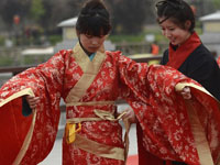 西安举行汉式女子成人礼”