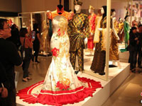 中国华服亮相东盟服饰文化展”