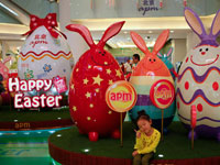 北京街头现卡通彩蛋迎复活节”