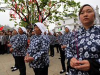 湖北民间自发祭拜“中华圣母”嫘祖”