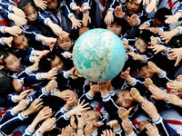 江西学子创意活动迎“世界地球日””