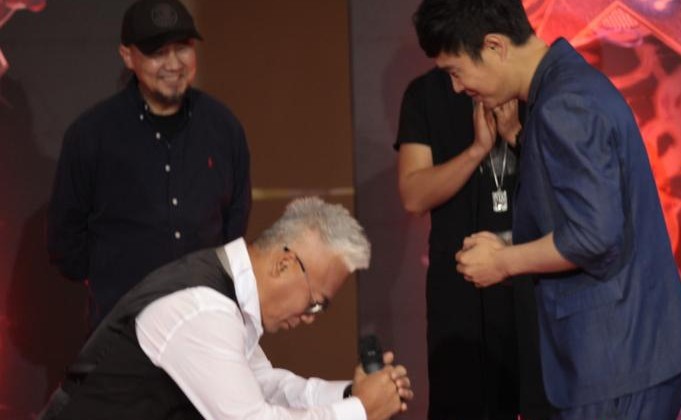 巫启贤“拜师”小沈阳”