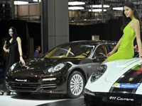 福州车展美女靓车云集”