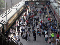 �й���·����һ�����ڷ����ÿ���3698���˴Ρ�