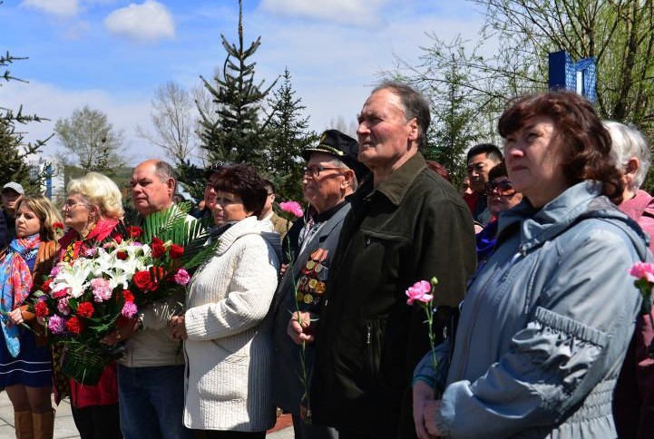 俄罗斯二战老兵在绥芬河缅怀烈士”