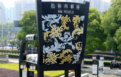 “巨无霸”椅子亮相苏州街头”