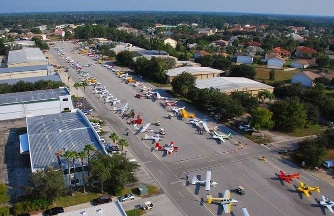 揭秘美国佛州航空小镇 家家拥有飞机”