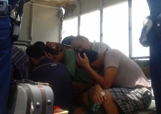 菲律宾公布被扣中国渔民照片”