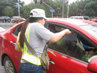 广西柳州街头现“礼让斑马线””
