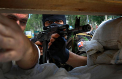 �ڿ����������ҳ�ͻ���������50����װ��Ա������