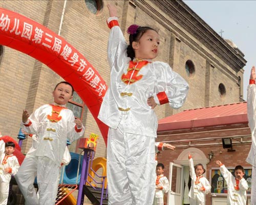 �����˶�ӭ����һ����