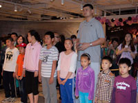 六一姚明现身莫奈展”