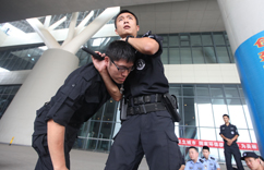 �人��·��������չ�ͽ��»���ȫԱ������е��ѵ������