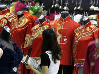 中外婚纱礼服申城争艳”