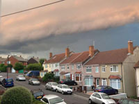 英天空现壮丽云层酷似科幻片场景”