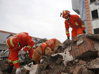 四川武警部队举行警地抢险救援联训联演”
