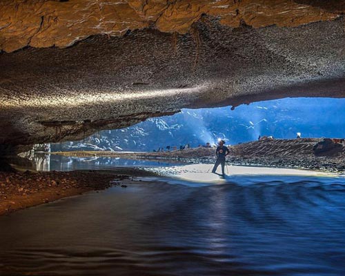 ̽�ռ���Խ�Ϸ��ִ�Ѩ �������ֺӵ���