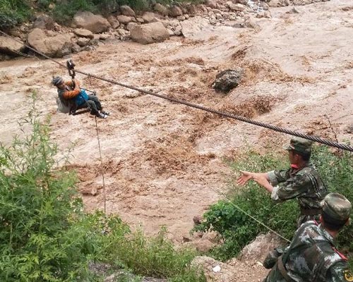 �侯�ٱ�ʹ������ת������Ⱥ�ڡ�