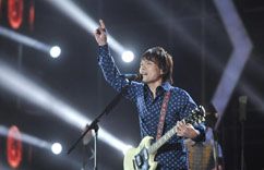 台湾歌手温岚、伍佰重庆仙女山音乐节嗨翻全场”