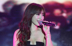 人气“女神”柳岩重庆出席商业活动”