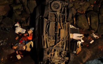 �Ĵ�ͨ��һ���񳵳���12�׸߿���7��2�ˡ�