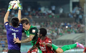 中超联赛第19轮赛:北京国安主场2比0战胜上海上港队”