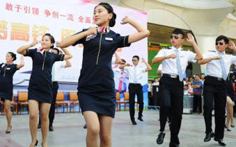 ���ݻ�վ�����㶯�硱������Сƻ����ӭ������