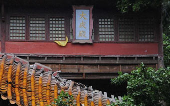 ��´��Ժ�ڹ���ѹ����ɵ���һ�����ˡ�