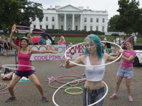 ��ʾ���߰׹�ǰ�������Ȧ ����������ը�����ˡ�