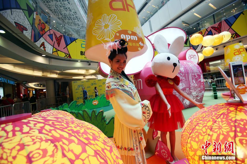 香港举办纸雕艺术灯笼展迎中秋”